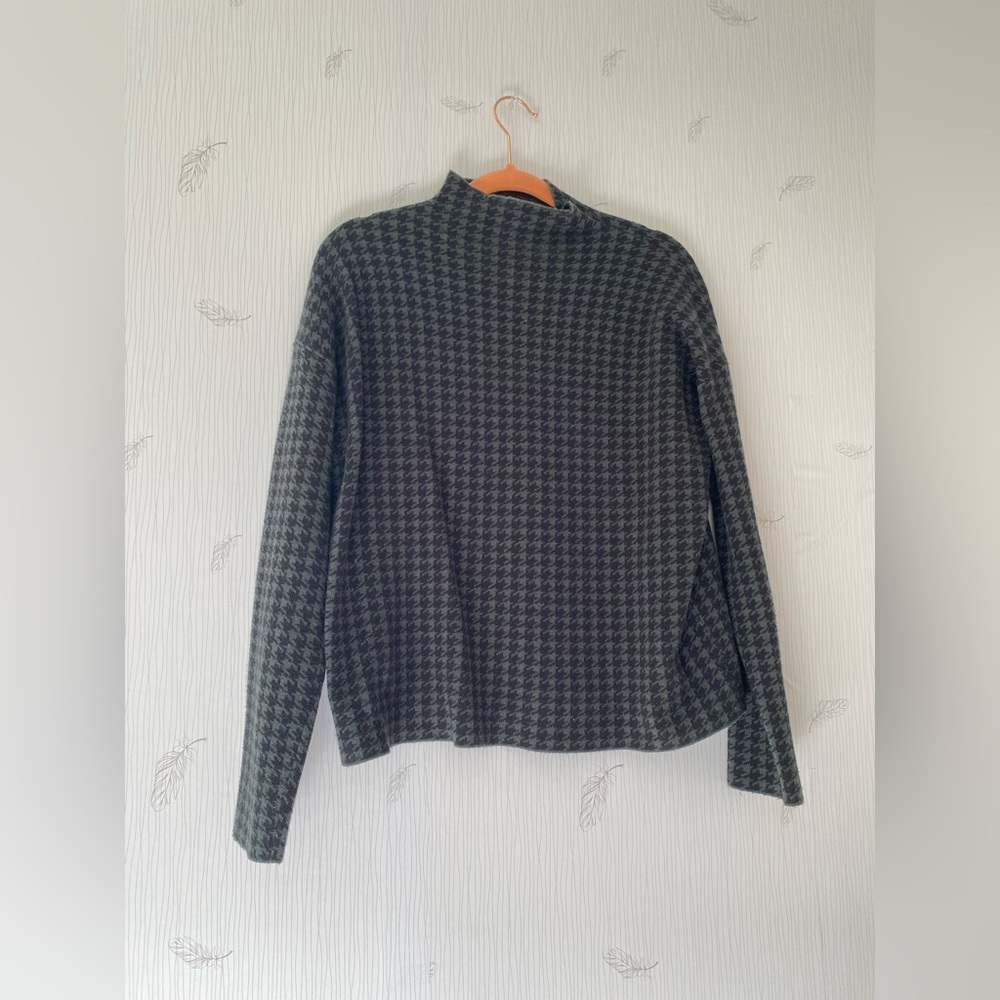 Tahari Dark Green Herringbone Sweater
